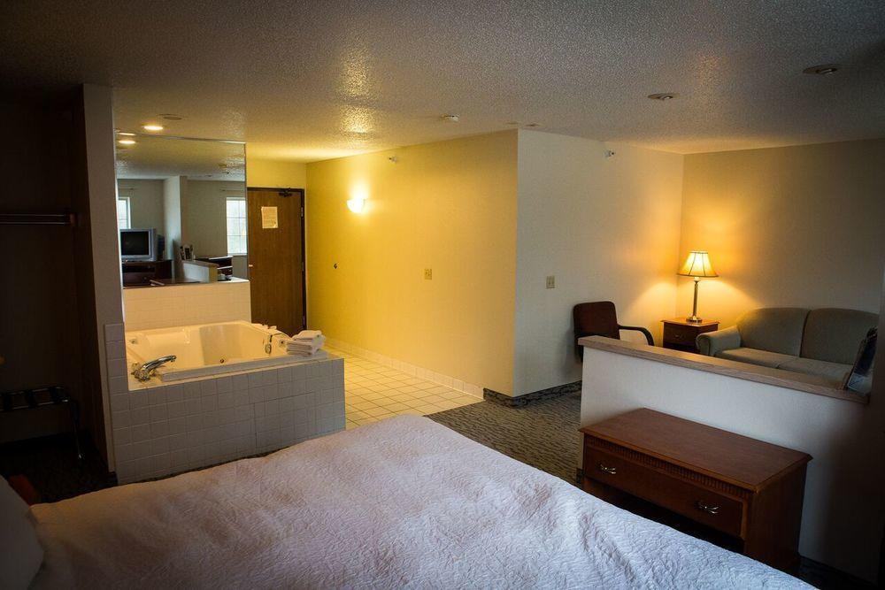 Regency Inn & Suites Anoka Eksteriør billede