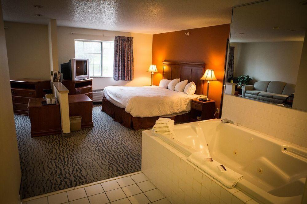Regency Inn & Suites Anoka Eksteriør billede