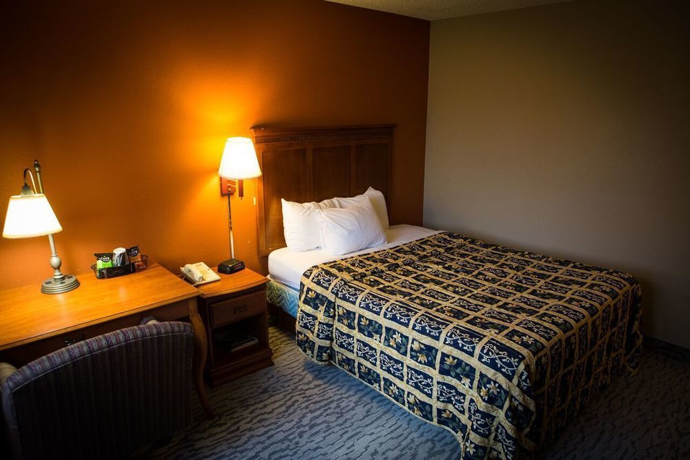 Regency Inn & Suites Anoka Eksteriør billede
